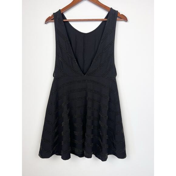 Free People Black Textured Fit & Flare L Mini Dress Deep V Back 0 Boho Chic - Picture 2 of 7